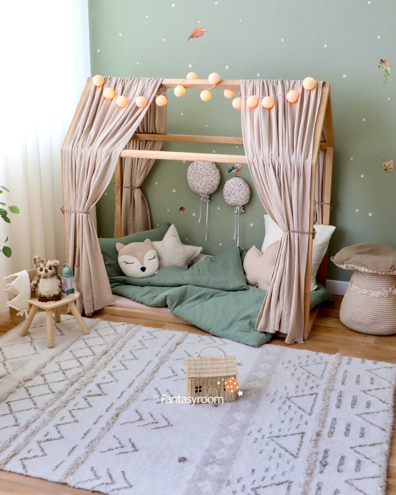 kinderzimmer-gruen-beige-hausbett-waldtiere-fantasyroom-2405-6Z8A8411l8CjSwgkZYLFnZdgLHRDDA5gbv